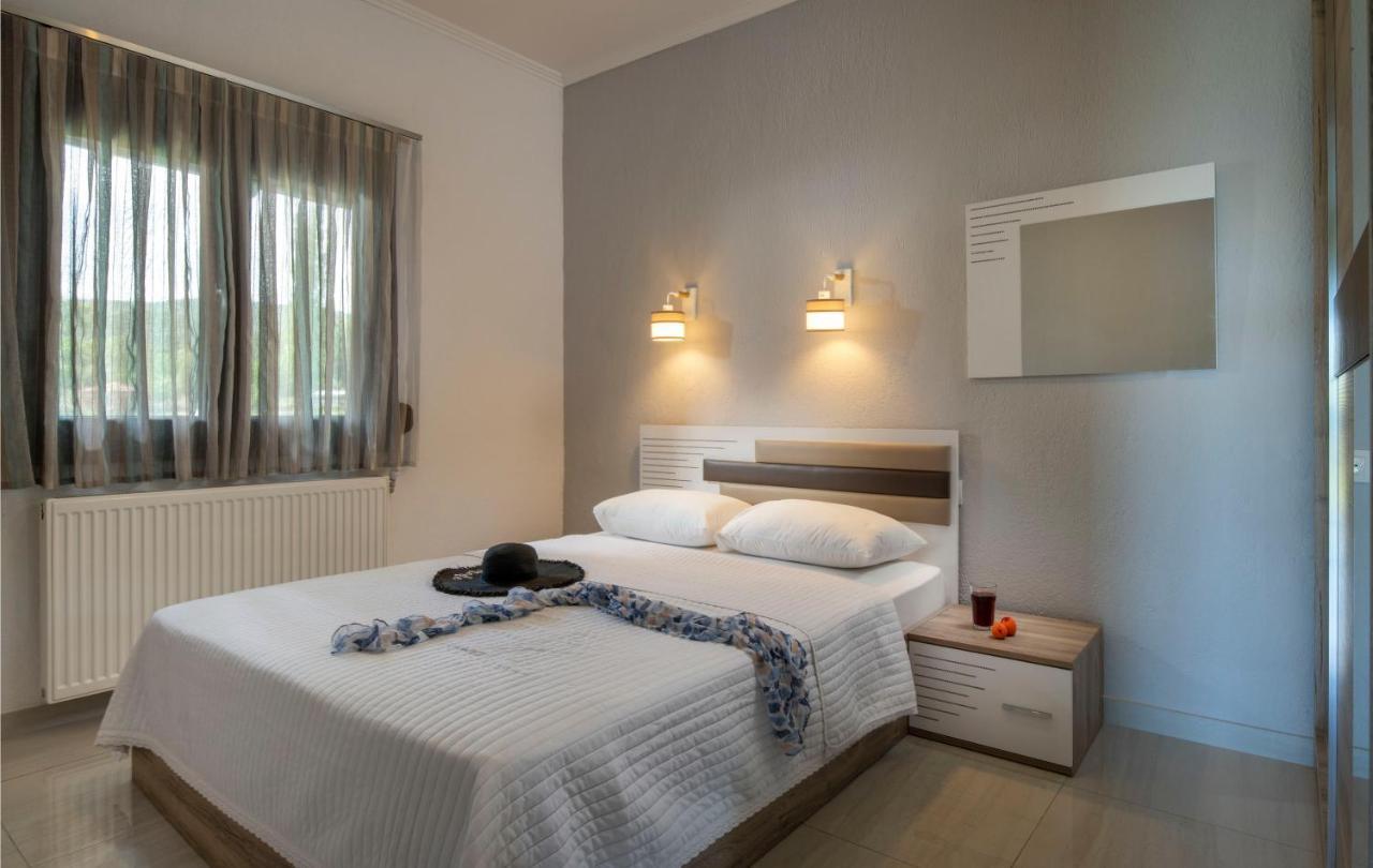 Exochiko Kalamitsi Apartment Luaran gambar